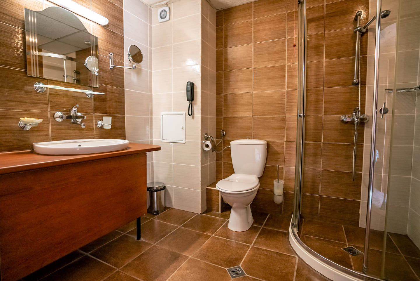 Bathroom_2.jpg