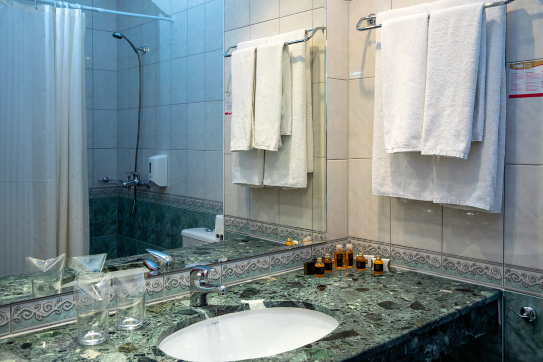 Bathroom_3.jpg