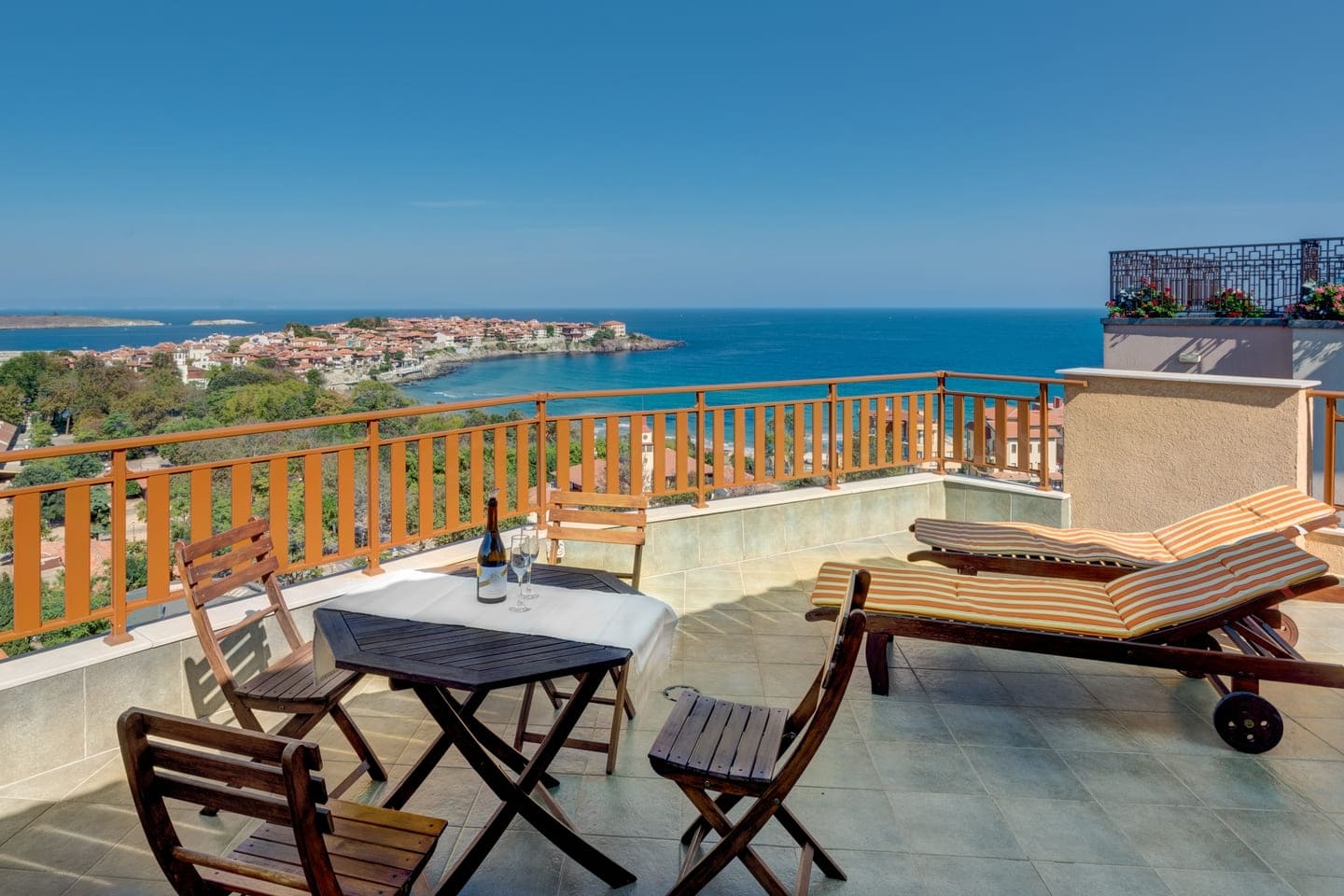App_1_Bed_Balcony.jpg