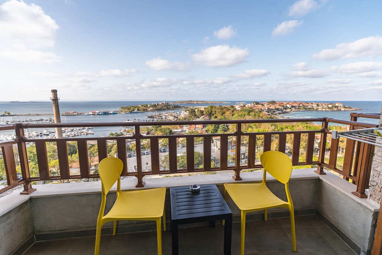 DBL_Balcony.jpg