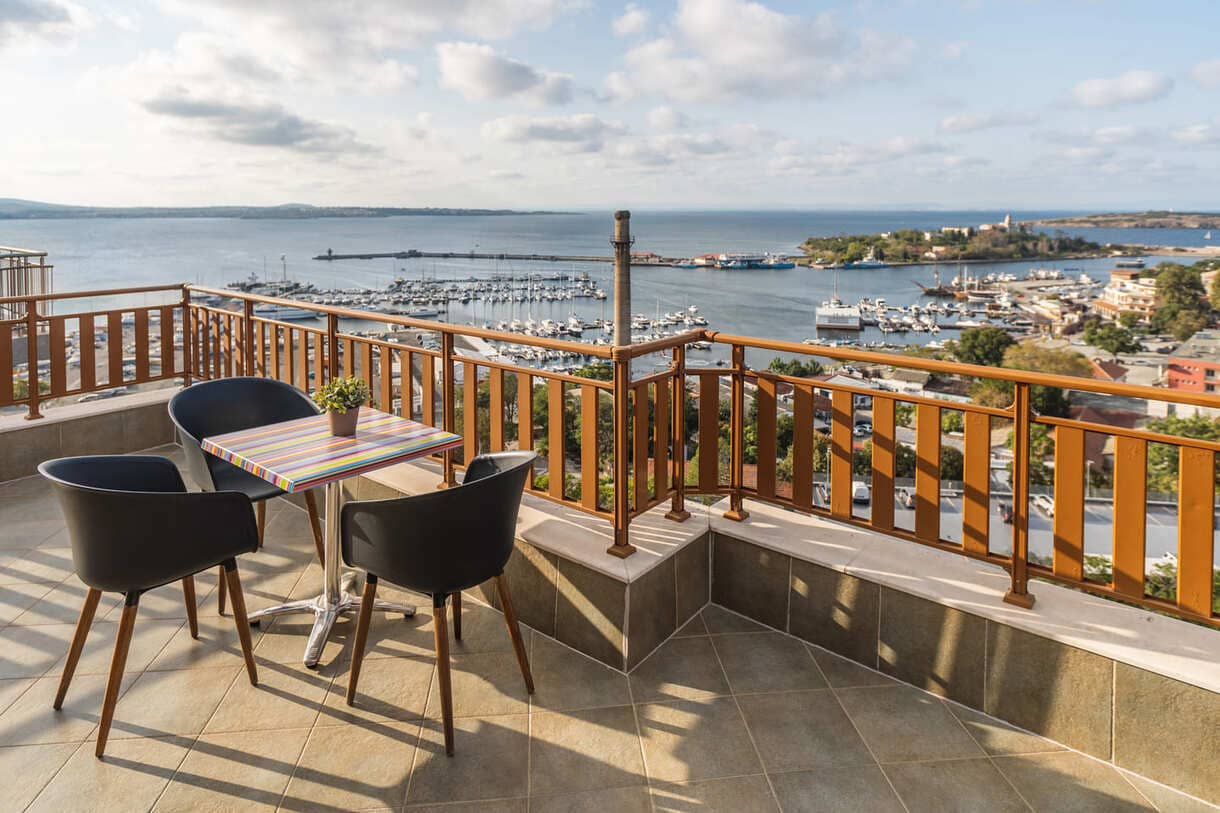 Studio_Balcony_1.jpg