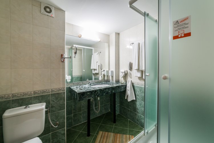 DBL_Bathroom_1.jpg