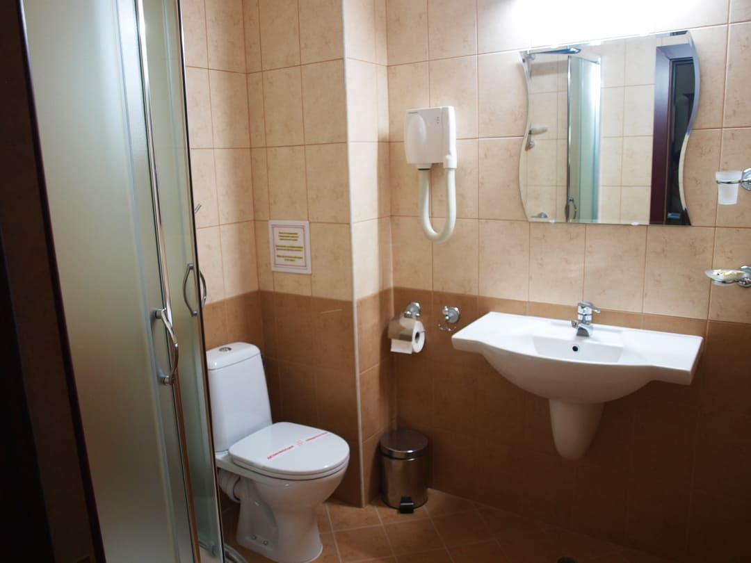 DBL_Bathroom.jpg