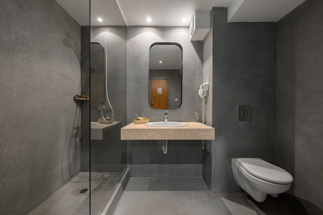Bathroom_3.jpg