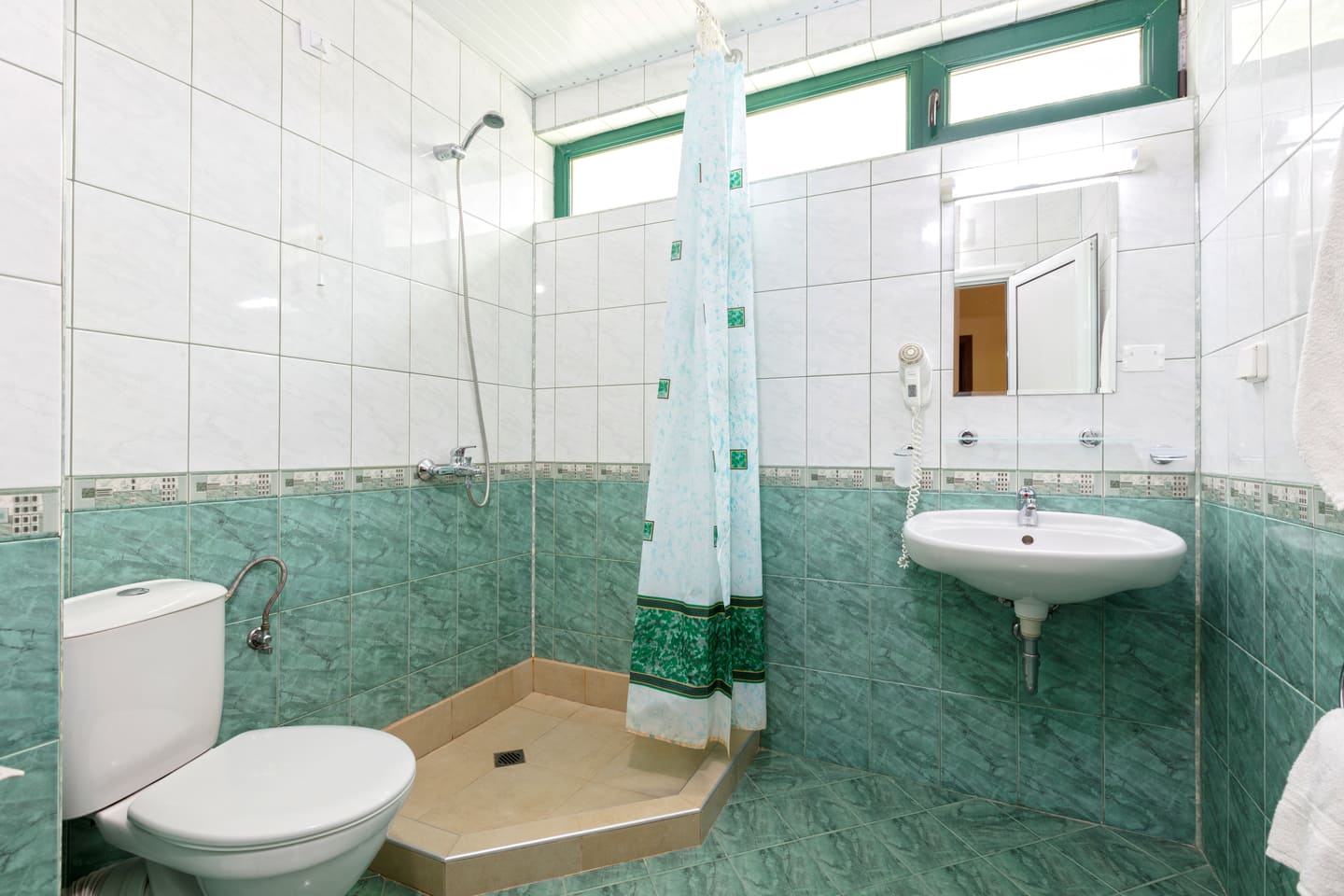 DBL_Bathroom.jpg