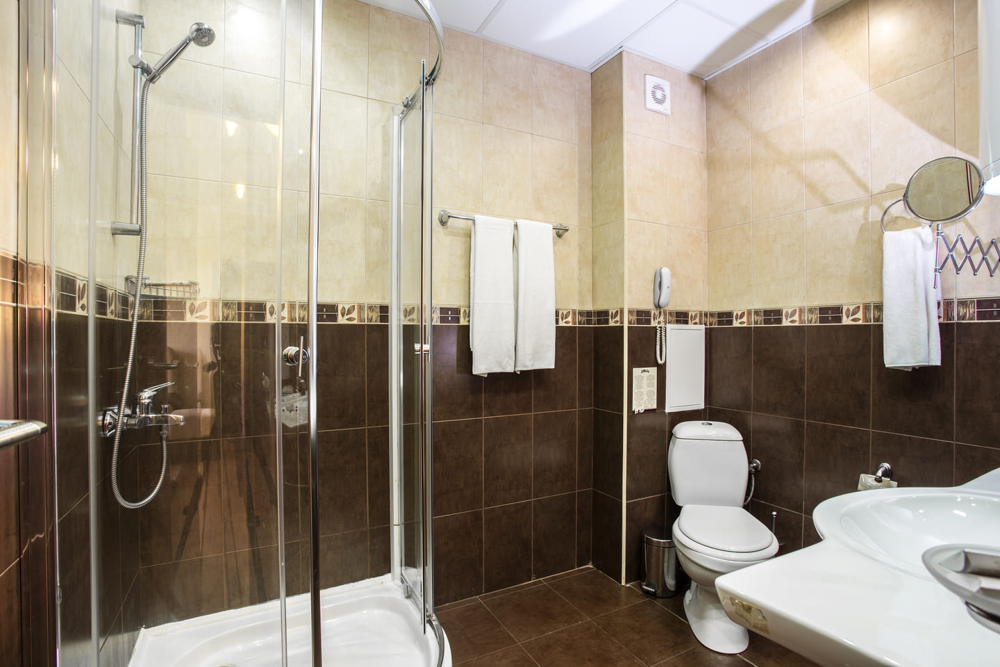 Studio_Bathroom.jpg