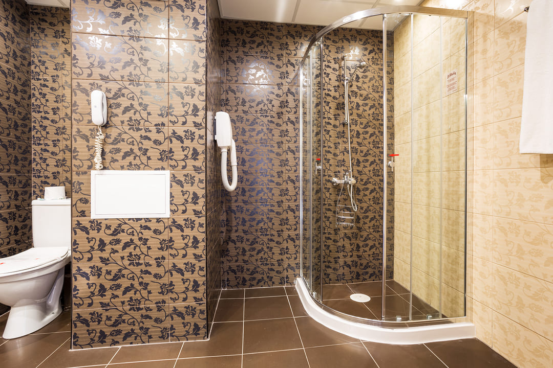 App_Superior_2_Bed_Bathroom.jpg