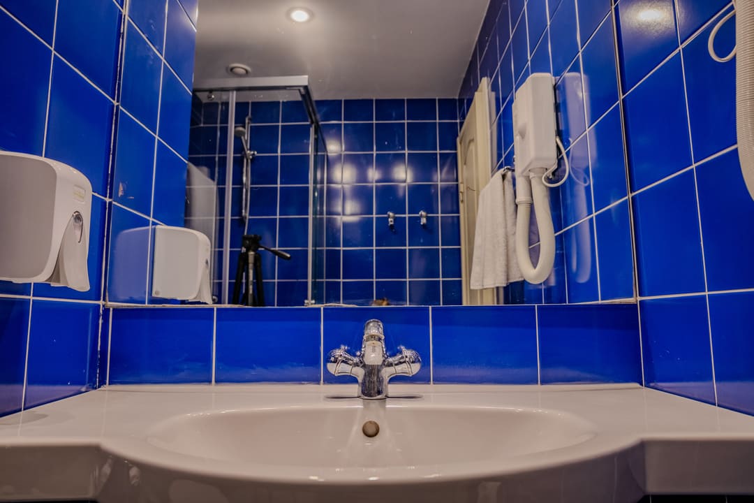 DBL_Bathroom_4.jpg