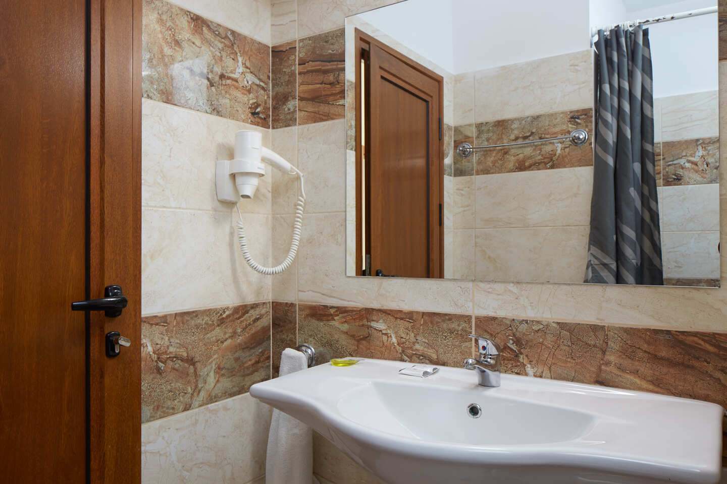 DBL_Bathroom.jpg
