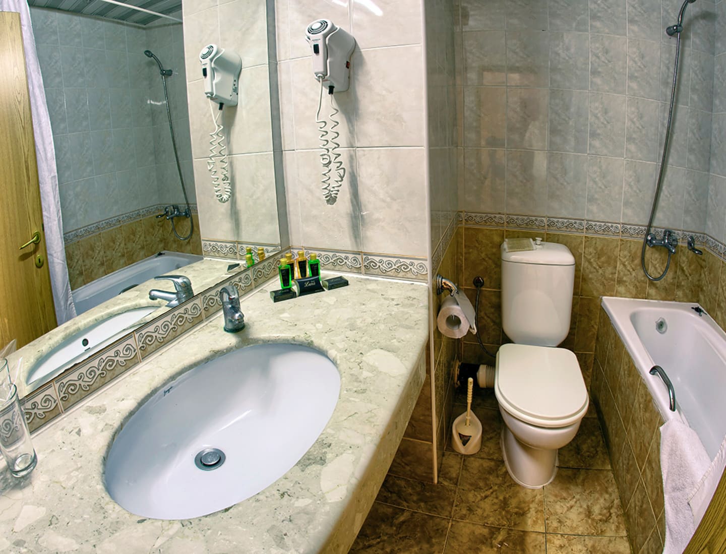 DBL_Park_Bathroom_1.jpg