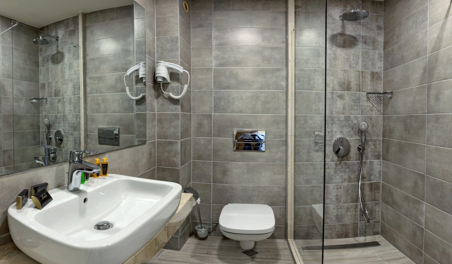 DBL_Sea_Bathroom.jpg
