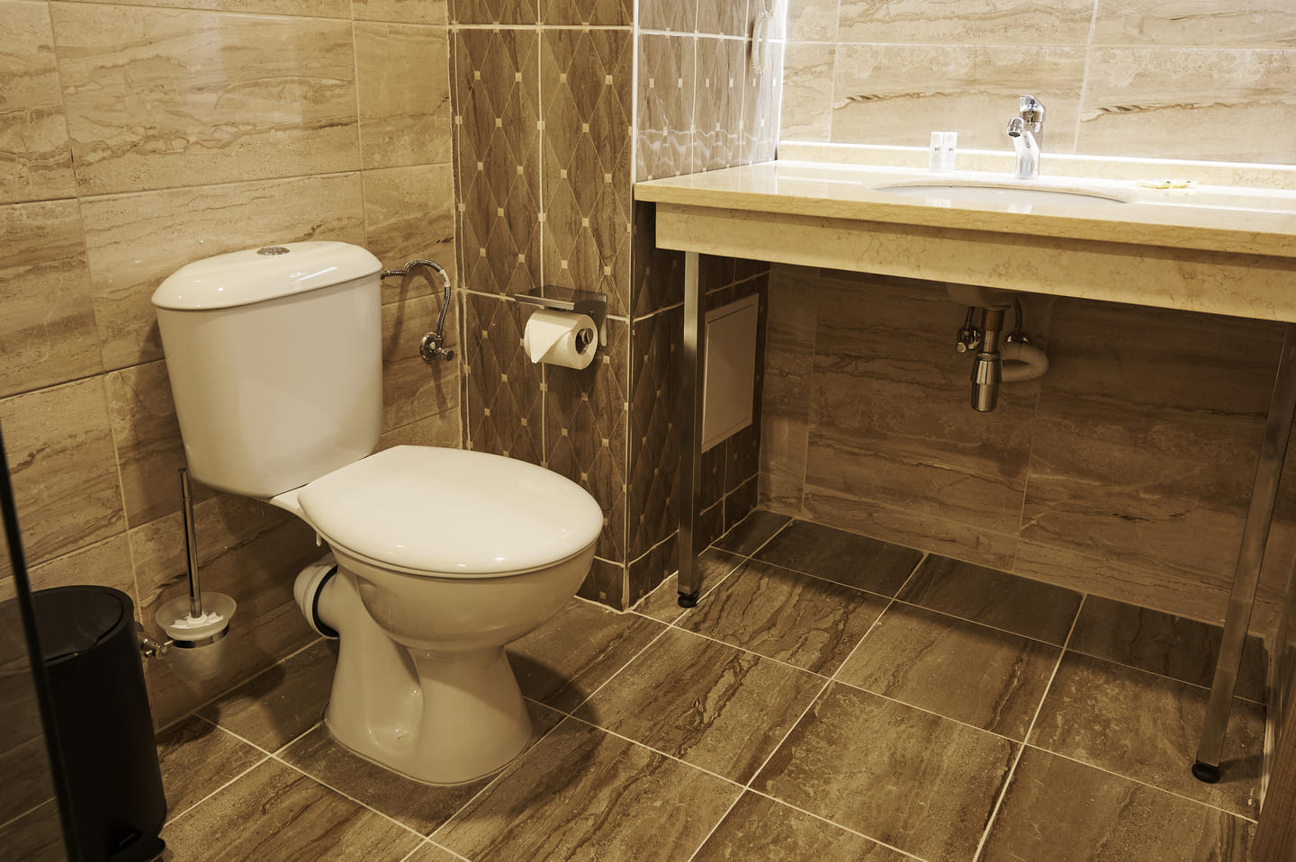 App_Bathroom_1.jpg