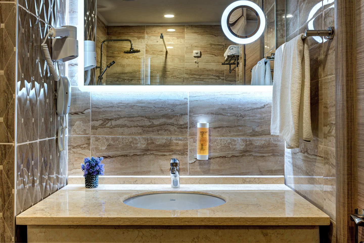 App_Bathroom_2.jpg