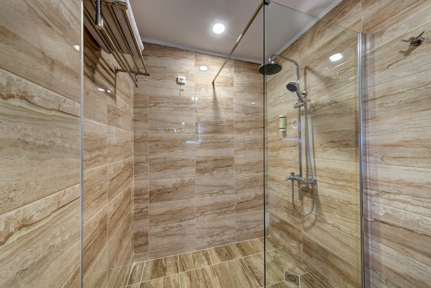 App_Bathroom_4.jpg