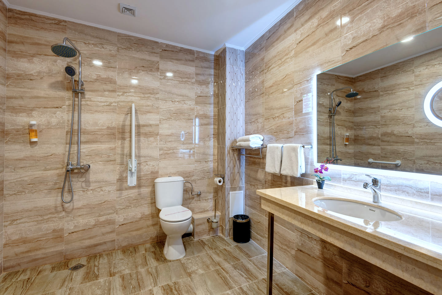 DBL_Bathroom.jpg