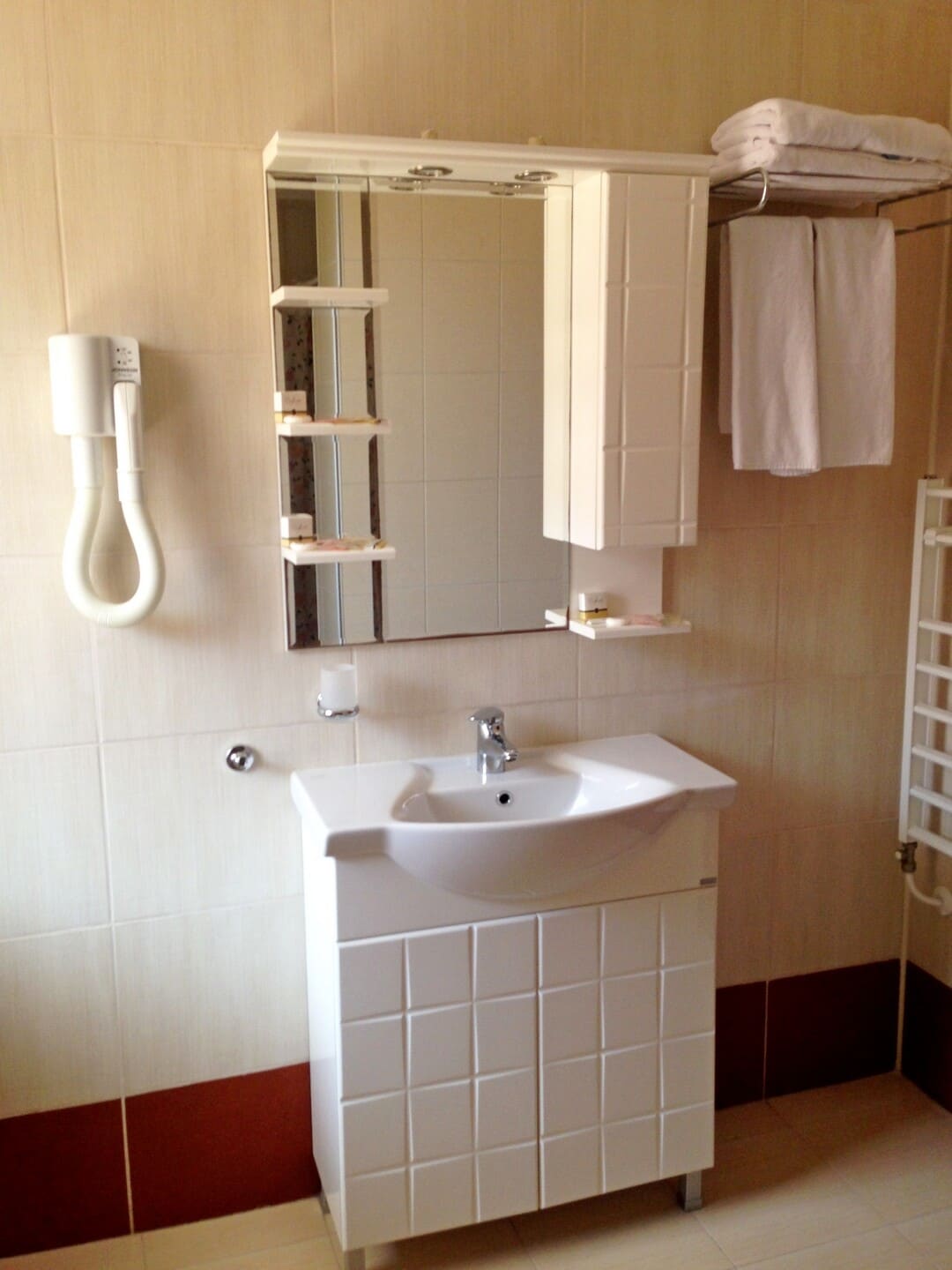 App_Bathroom.jpg