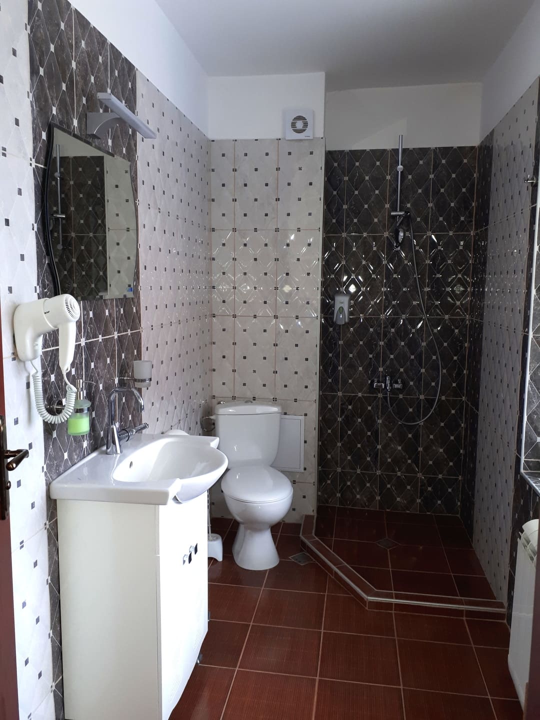 DBL_Bathroom.jpg