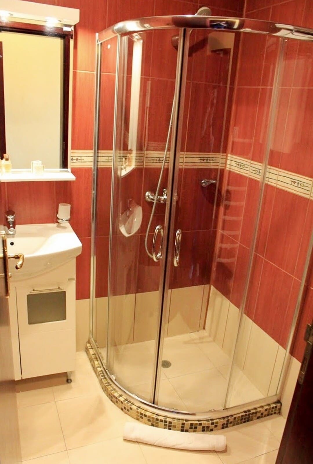 Studio_Bathroom.jpg