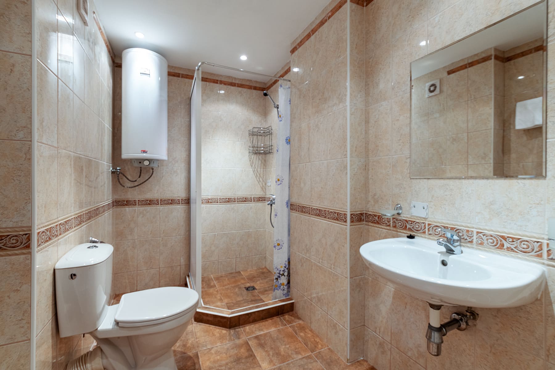 App_2_Bed_Bathroom.jpg