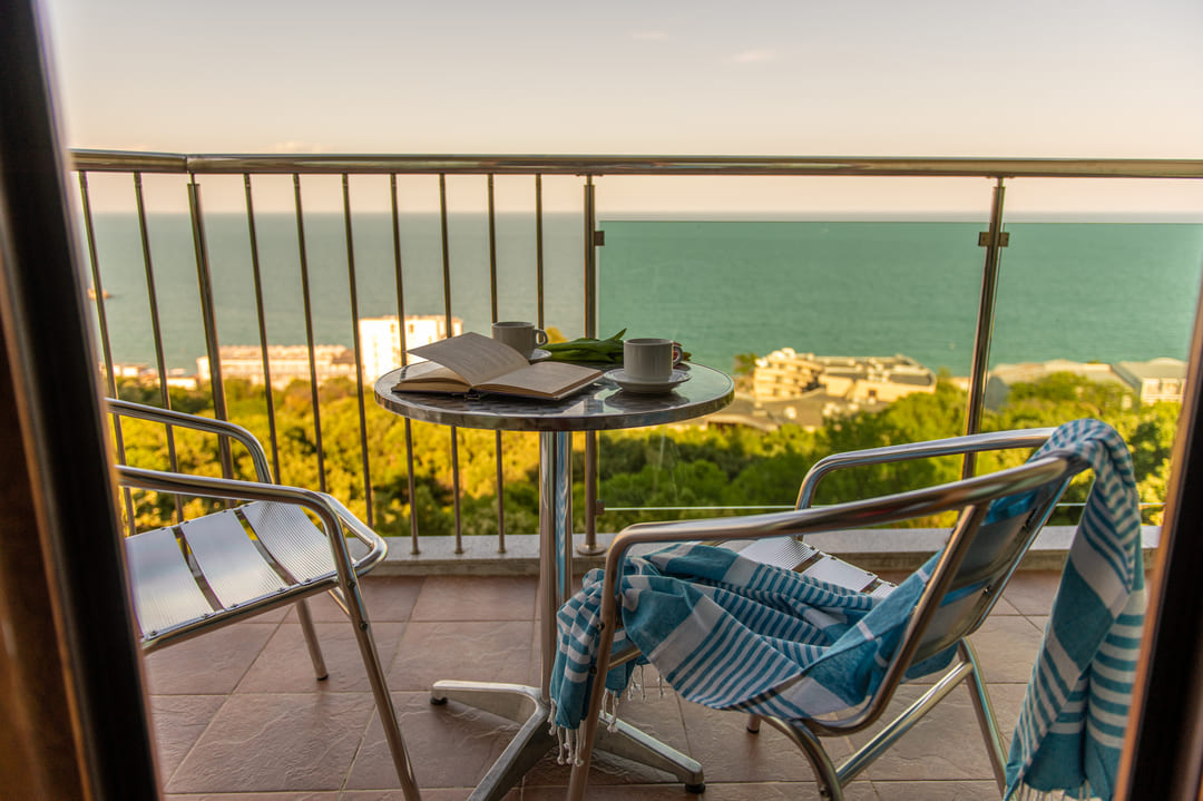 Studio_Balcony.jpg