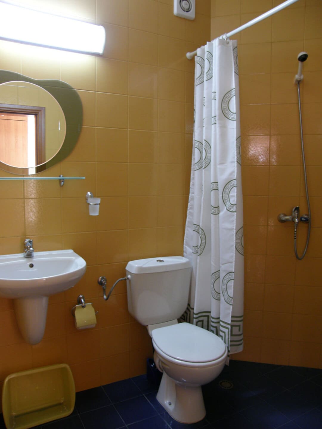 DBL_Bathroom_1.jpg