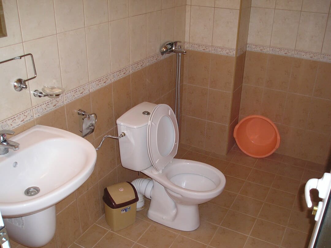 DBL_Bathroom.jpg