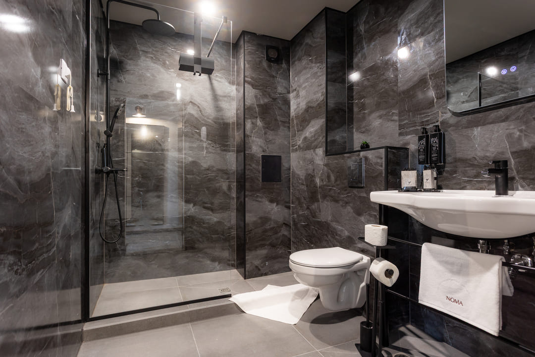 App_Bathroom_2.jpg