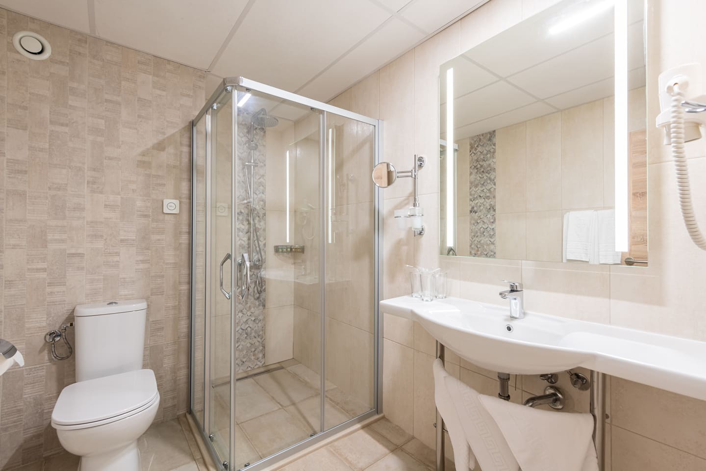 Bathroom_3.jpg