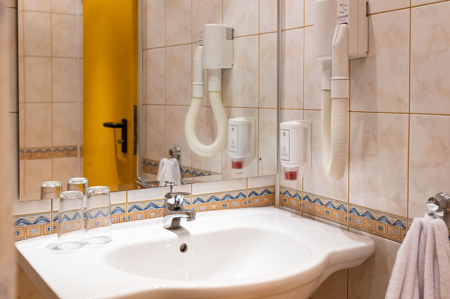 Bathroom_4.jpg