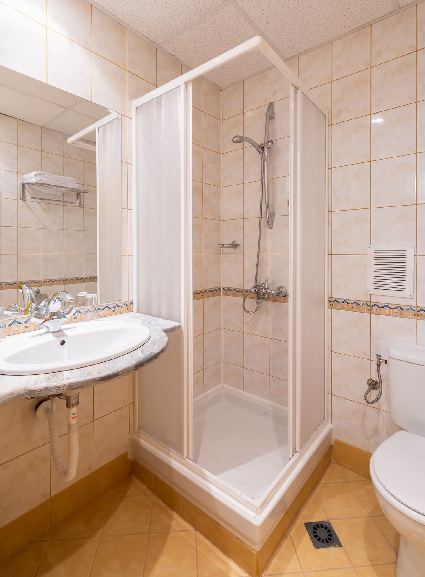 Bathroom_6.jpg
