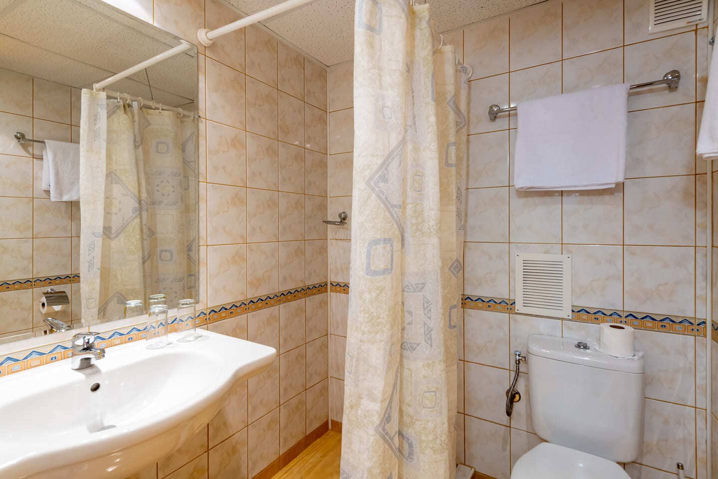 Bathroom_7.jpg