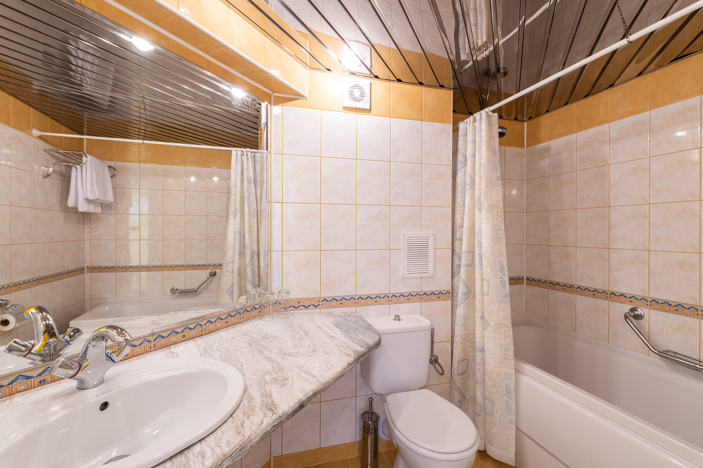 Bathroom_9.jpg