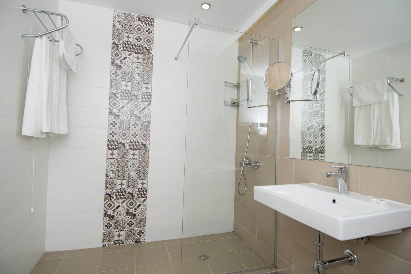 xApp_2_Bed_Bathroom_1.jpg