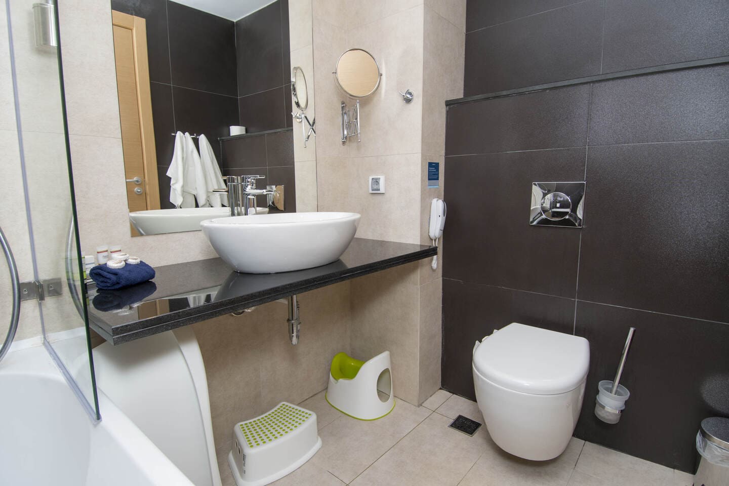 xFAM_Bathroom.jpg