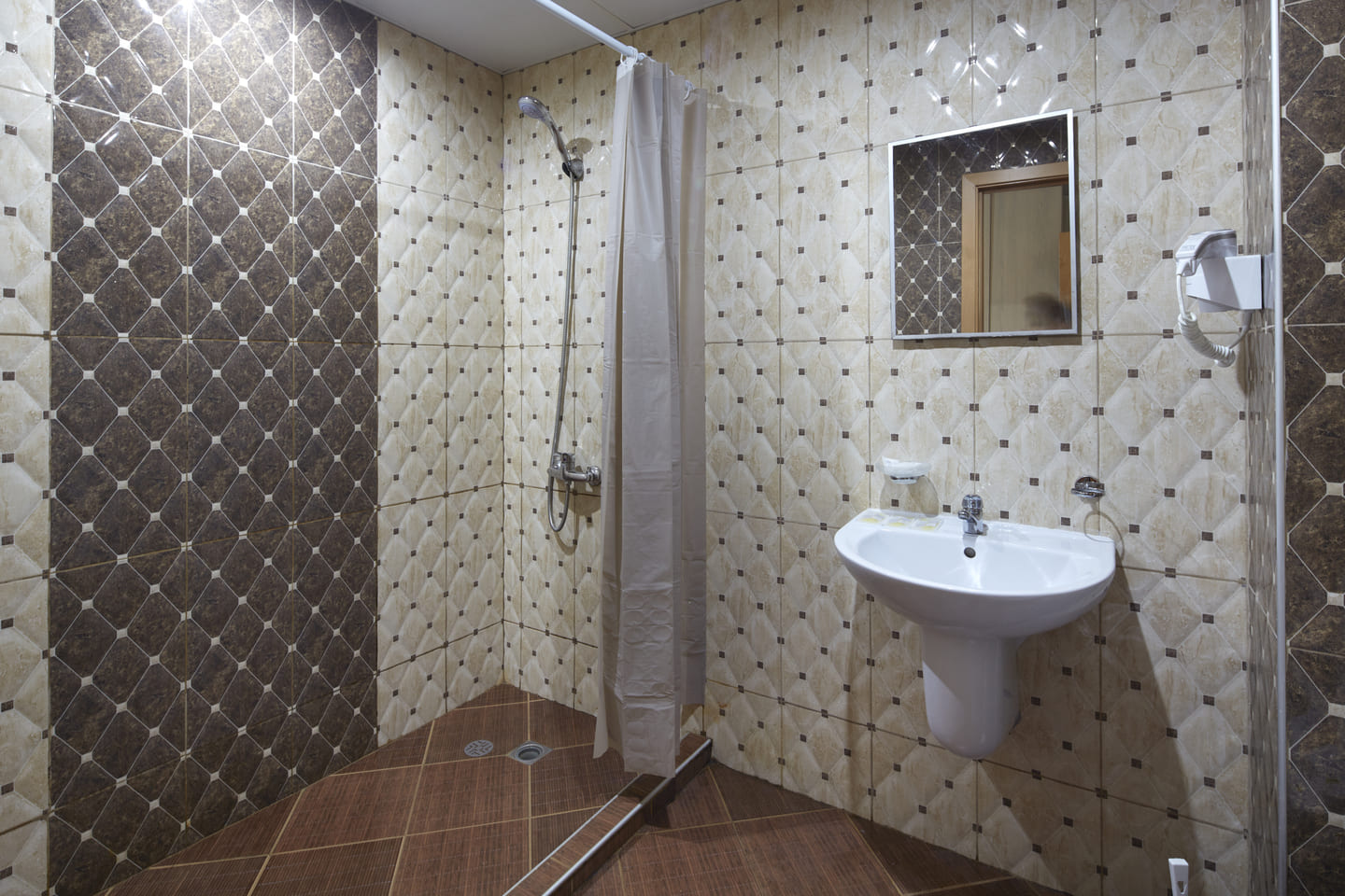 App_1_Bedroom_Bathroom.jpg