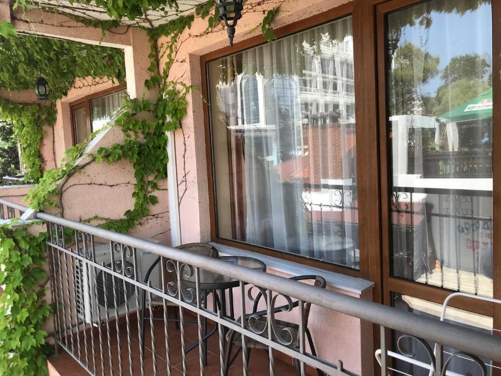DBL_Balcony.jpg