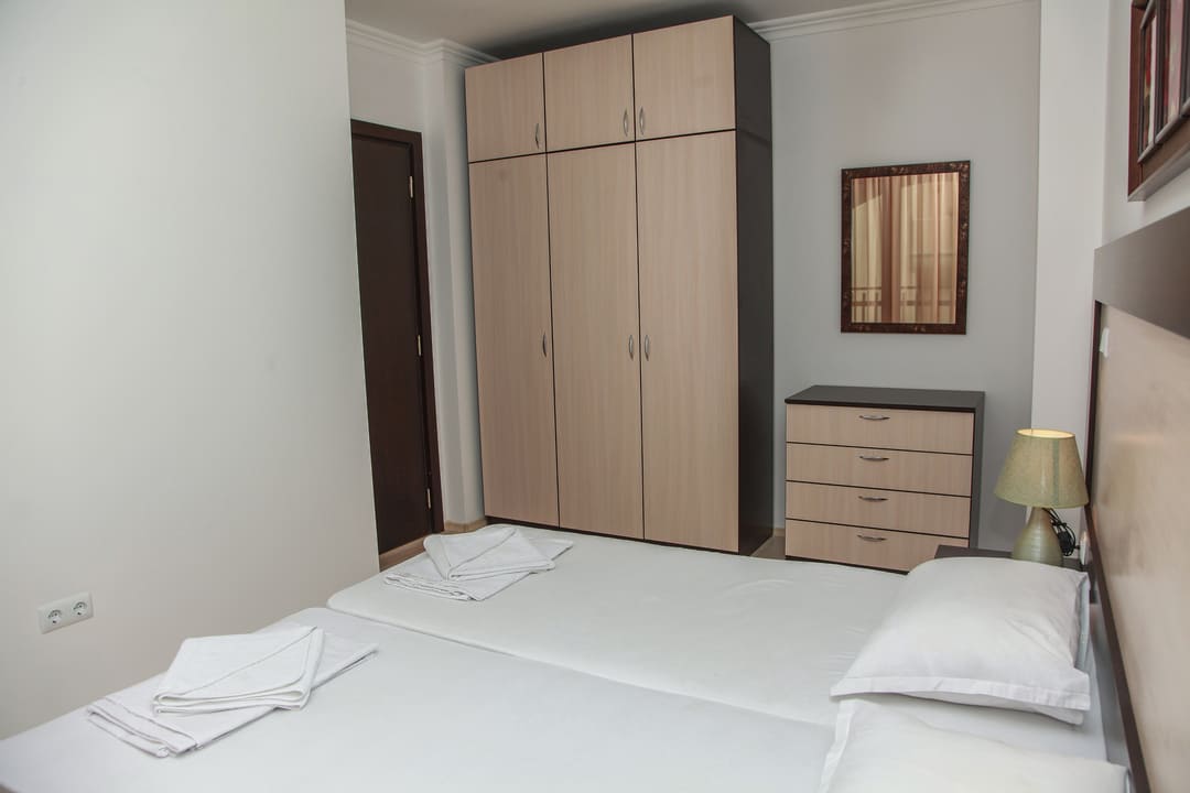 App_1_Bed_Balcony_3.jpg