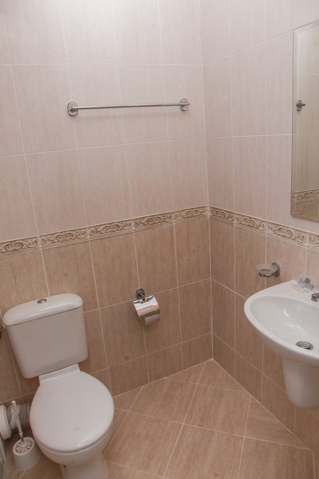 App_1_Bed_Balcony_Bathroom_1.jpg