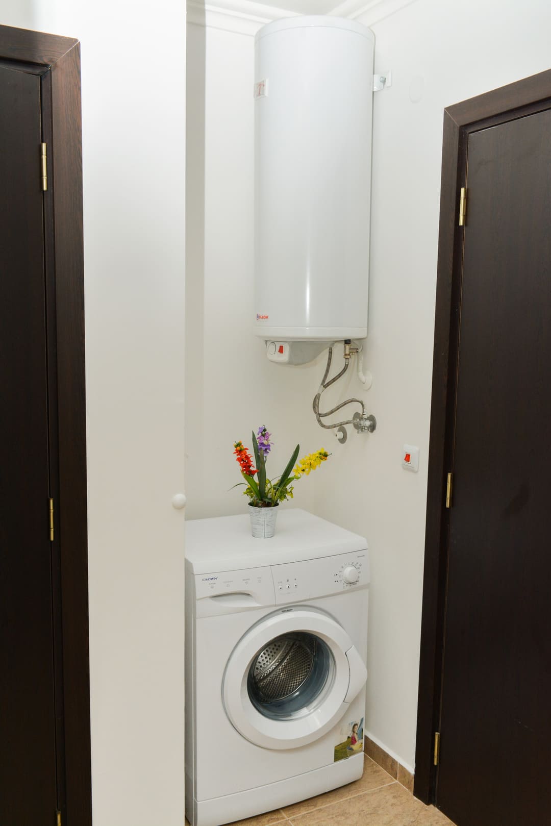 App_1_Bed_Deluxe_SV_Bathroom.jpg