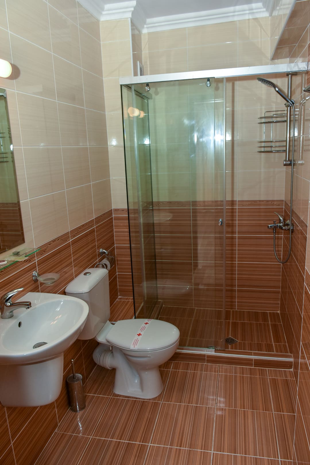 App_1_Bed_Deluxe_SV_Bathroom_1.jpg