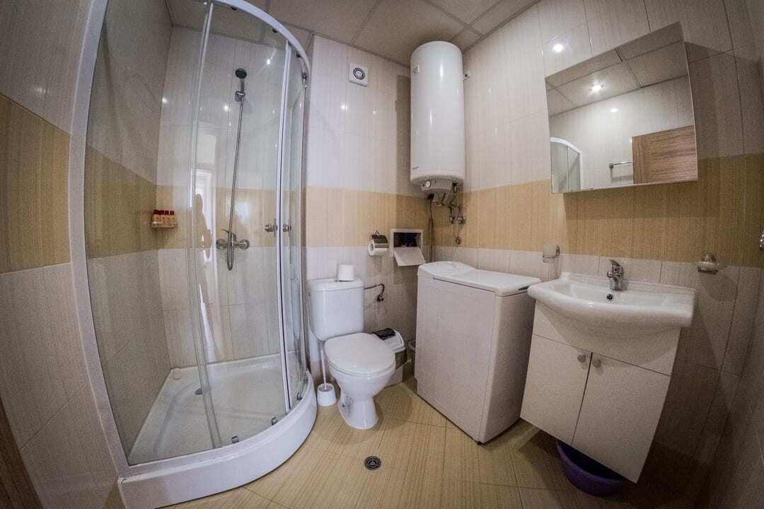 App_2_Bed_Bathroom.jpg