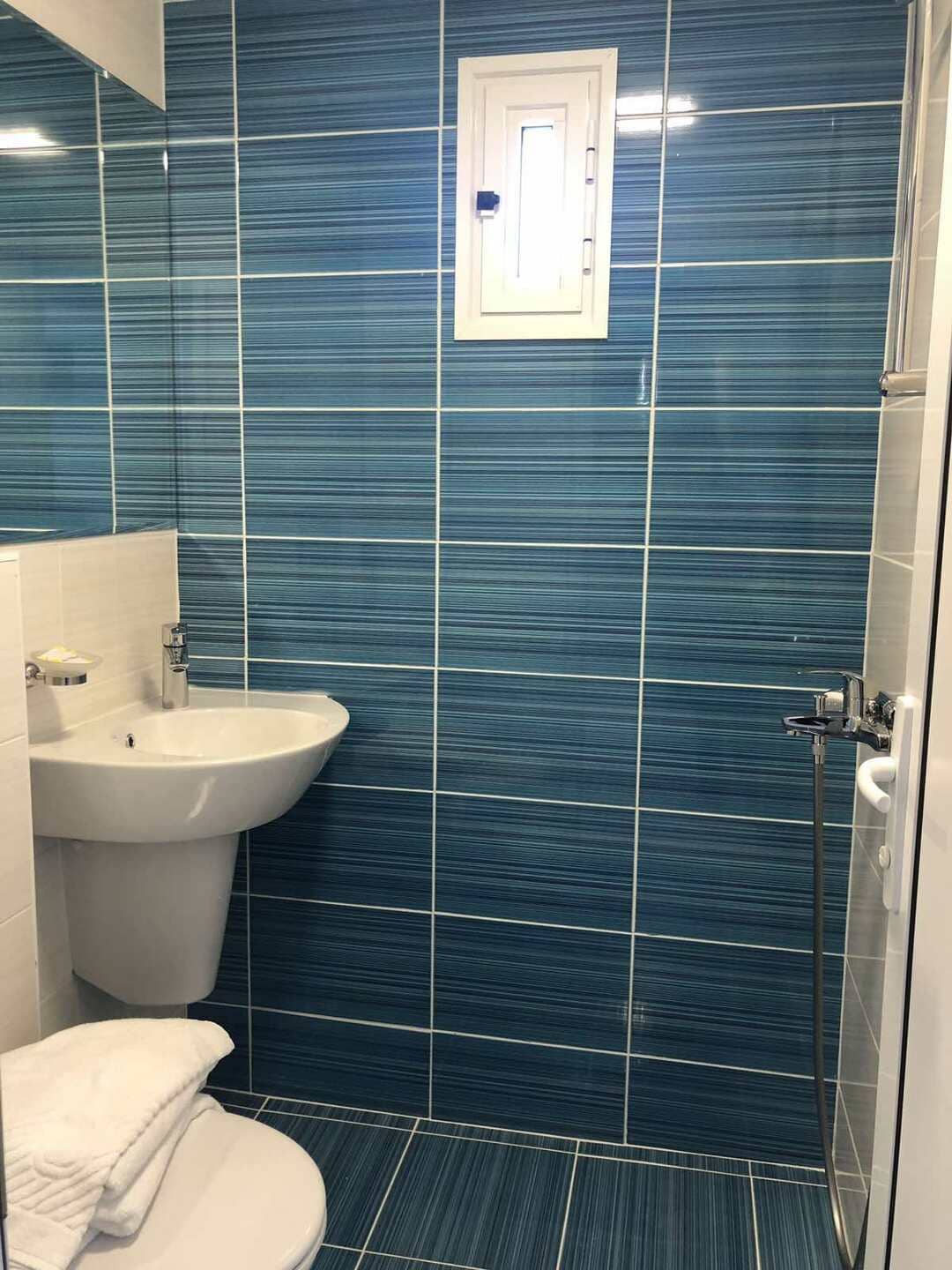 DBL_Bathroom_1.jpg