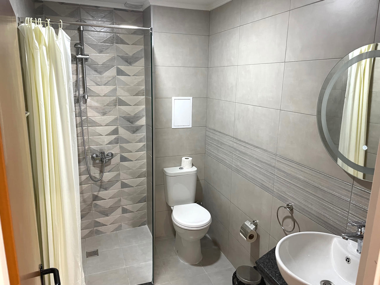 App_Bathroom.jpg