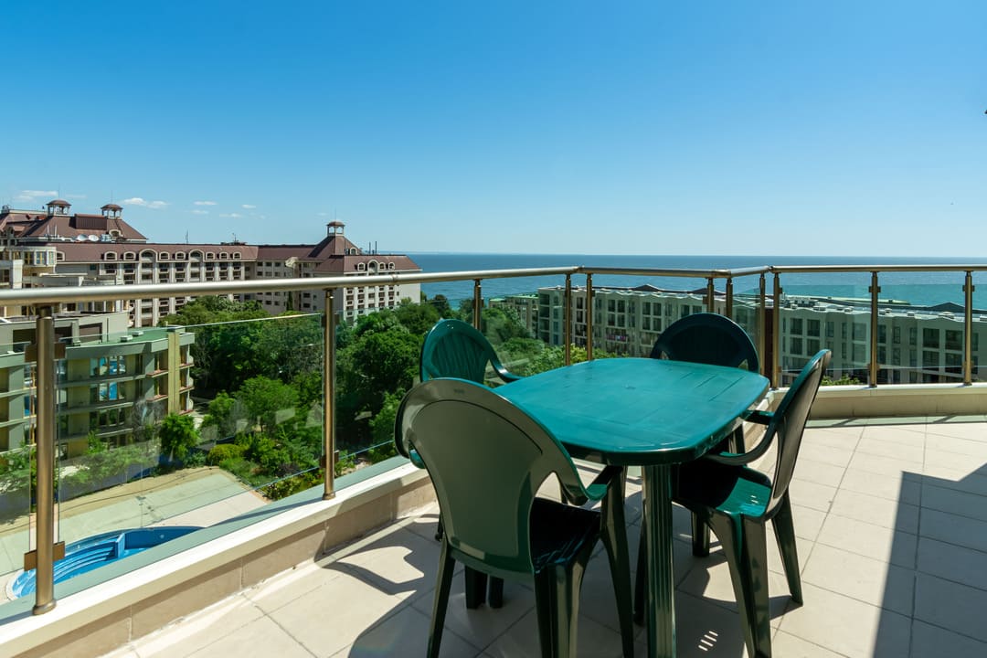 App_2_Bed_Terrace.jpg