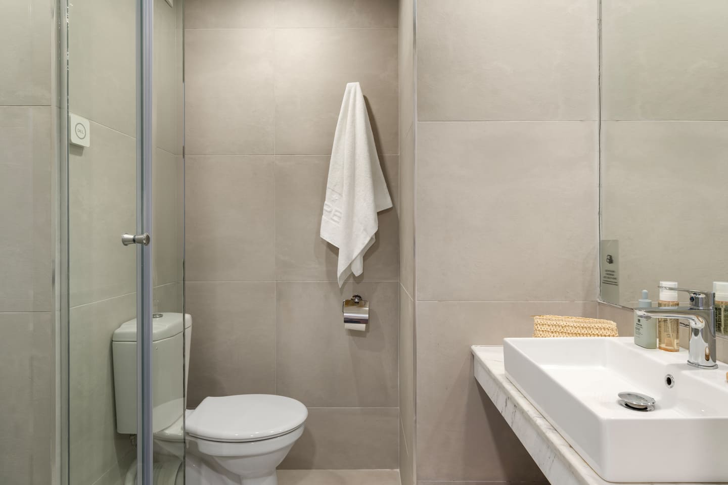 DBL_Bathroom.jpg