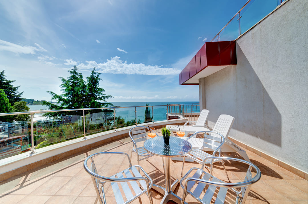 Studio_Balcony_1.jpg