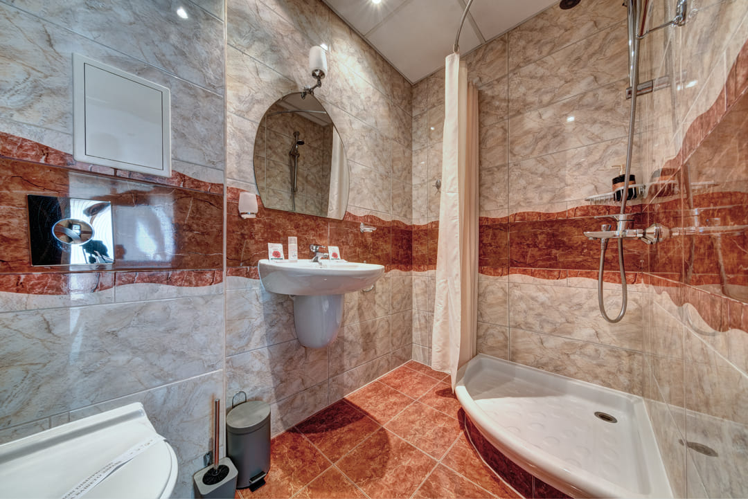 Studio_Bathroom.jpg