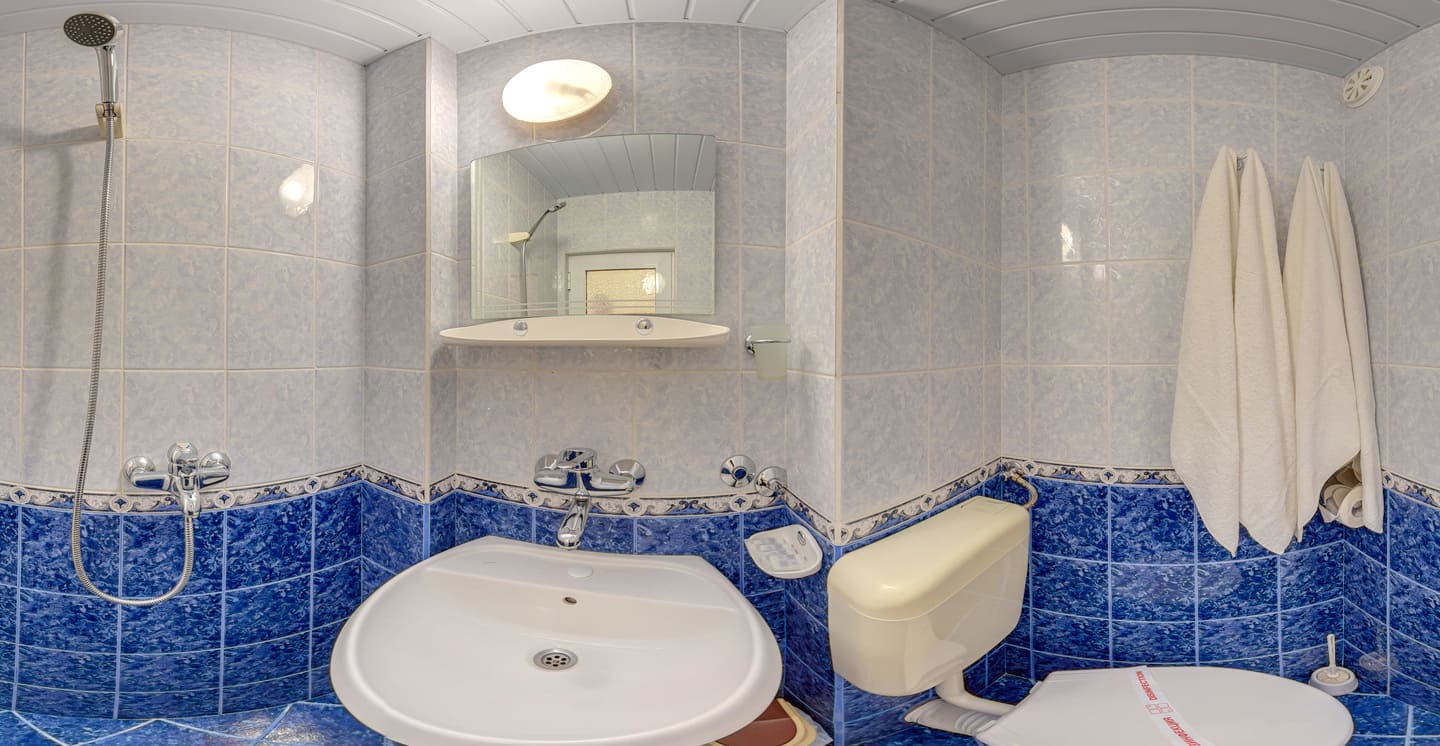 App_Bathroom.jpg