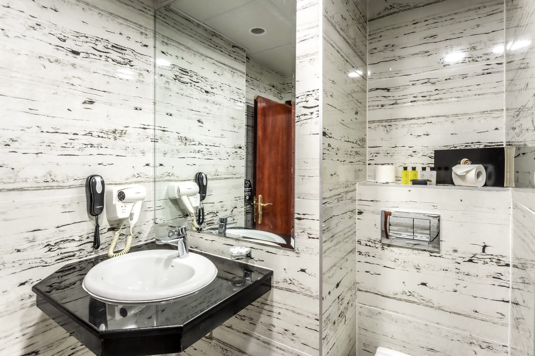 DBL_Standard_No_Balcony_Bathroom_2.jpg