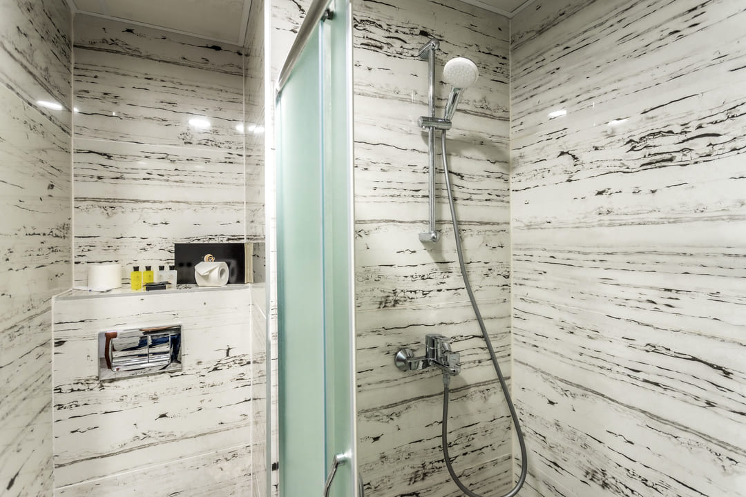 DBL_Standard_No_Balcony_Bathroom_3.jpg